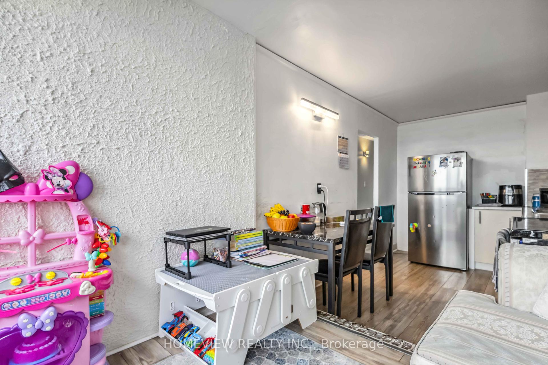 2 Bedrooms Condo at 715 DON MILLS,  Toronto For sale