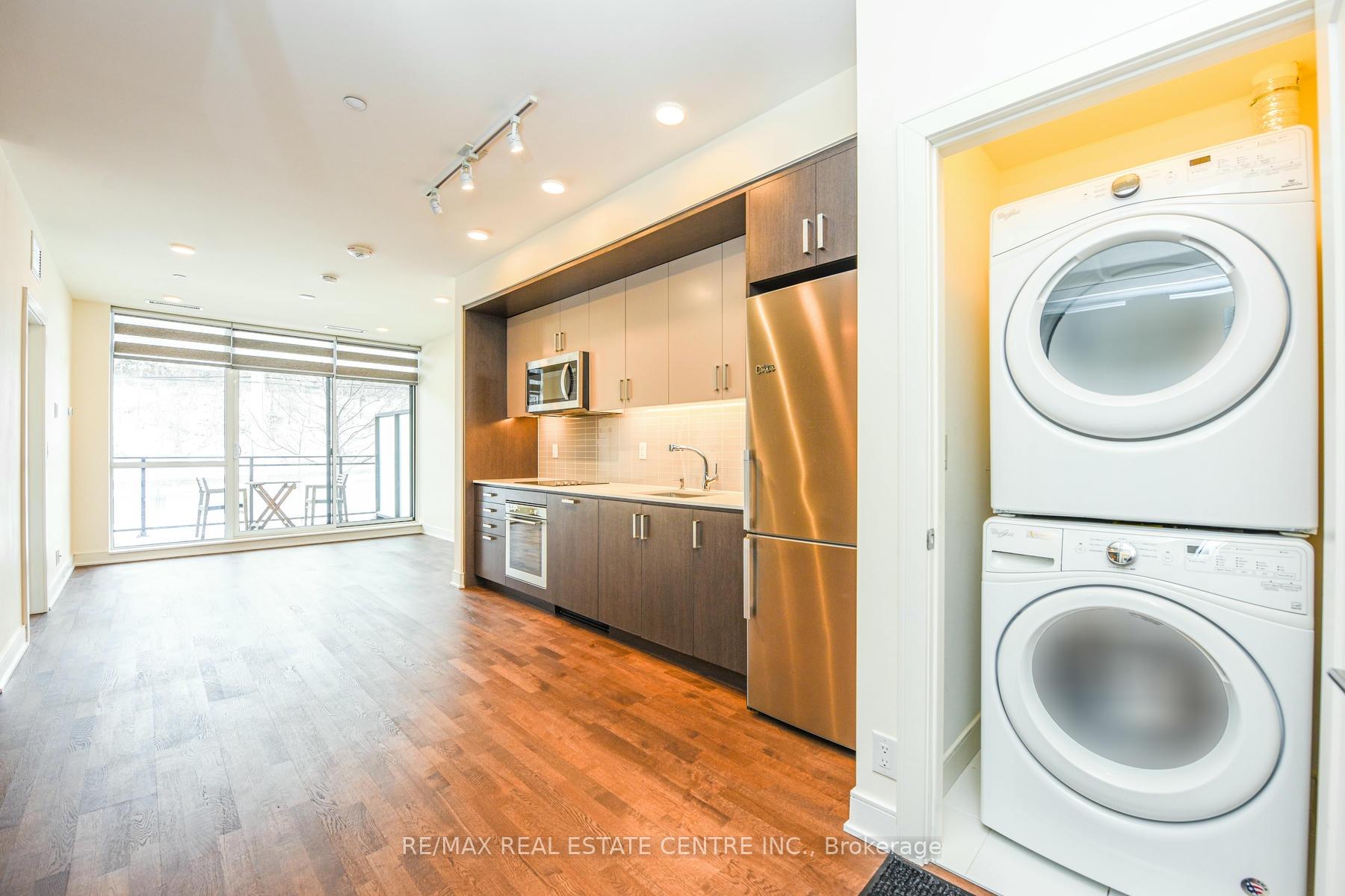 2 Bedrooms Condo at 1575 Lakeshore,  Mississauga For sale