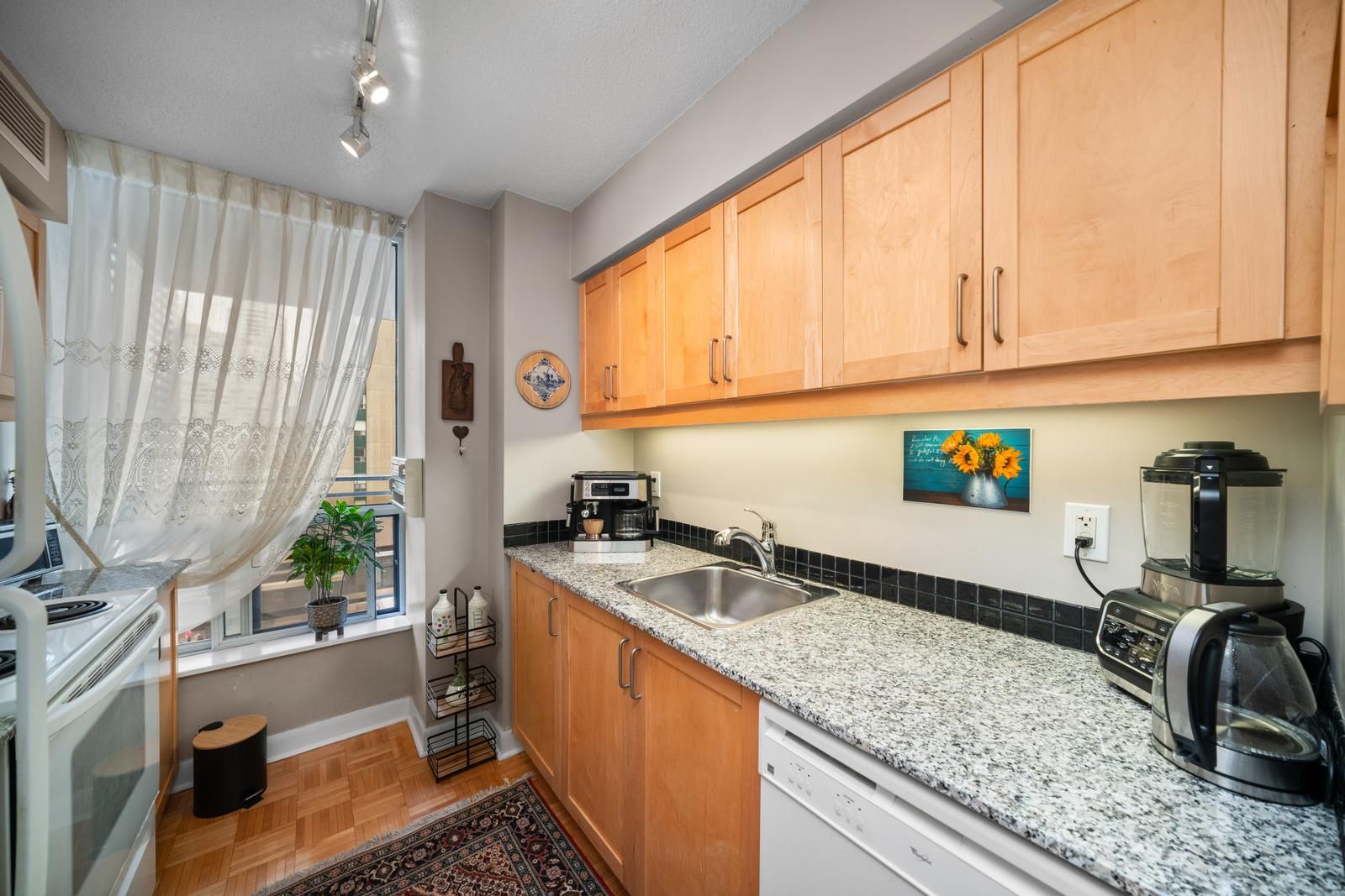 33 Sheppard Avenue E 510