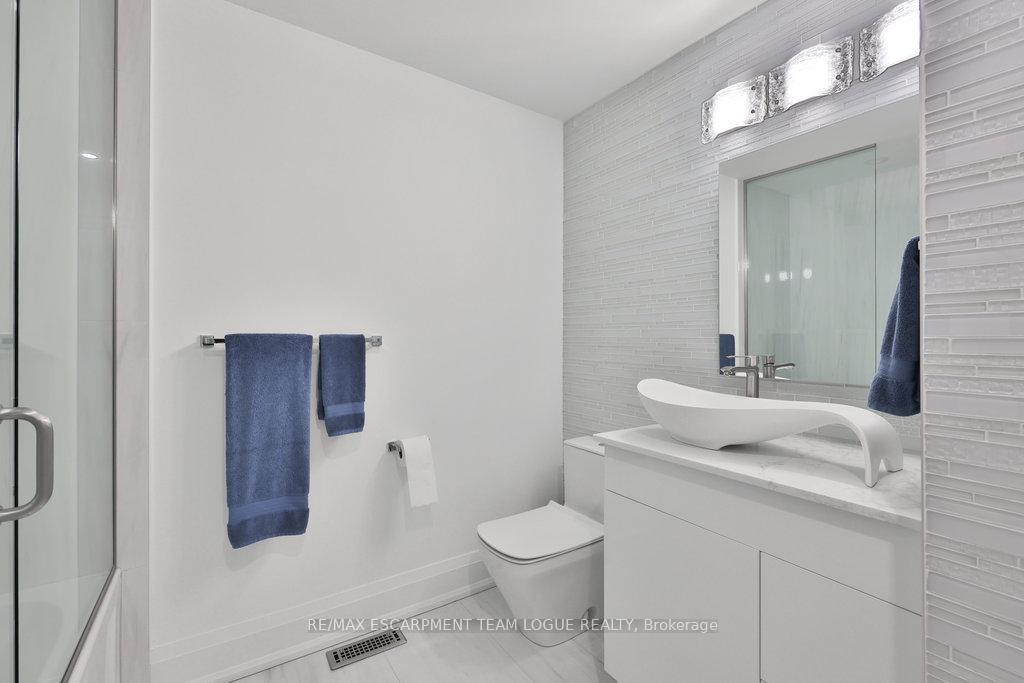 4 Bedrooms Condo at 4211 Millcroft Park, Burlington For sale