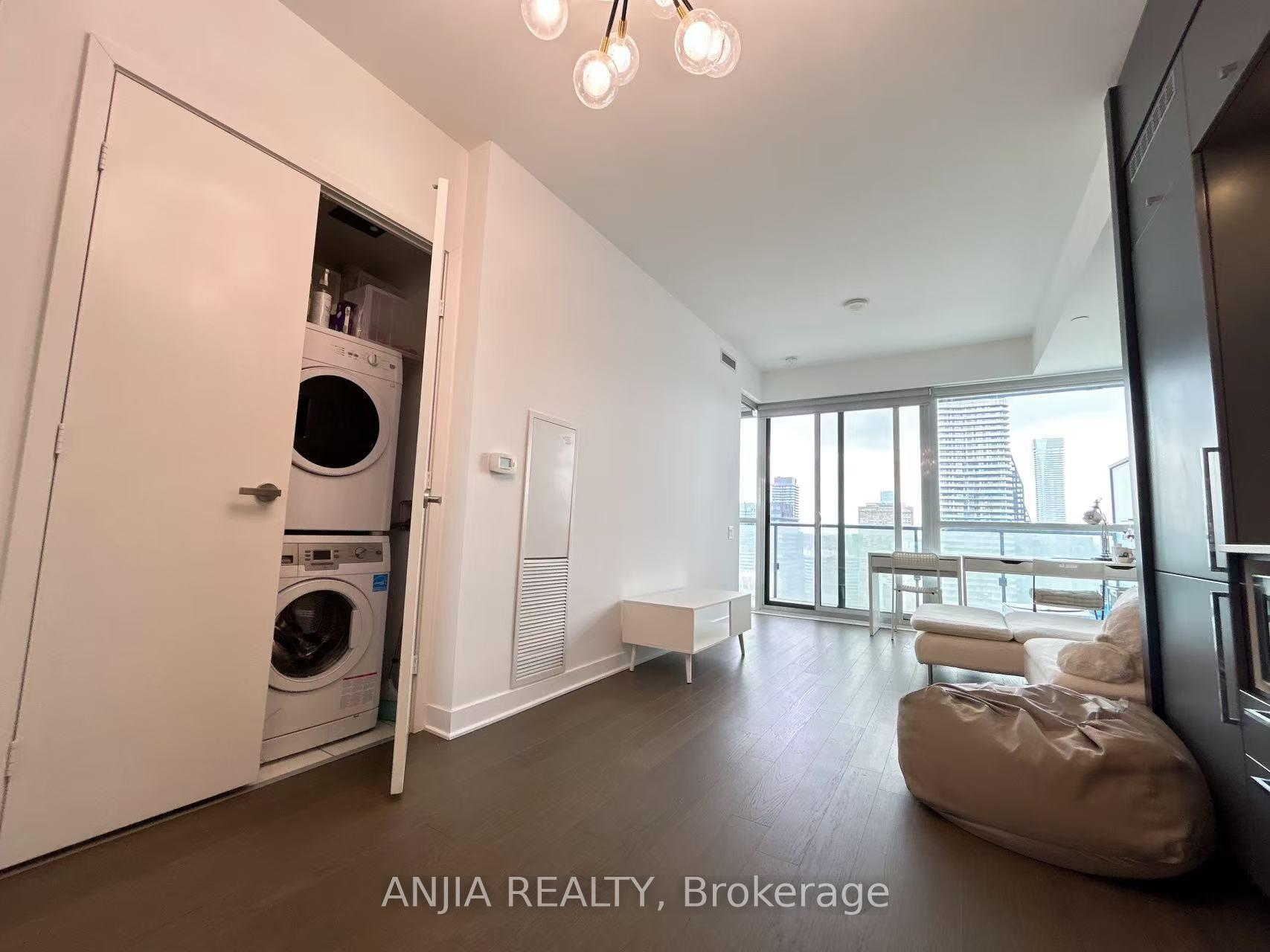 1 Bedroom Condo at 15 Grenville, Toronto For sale