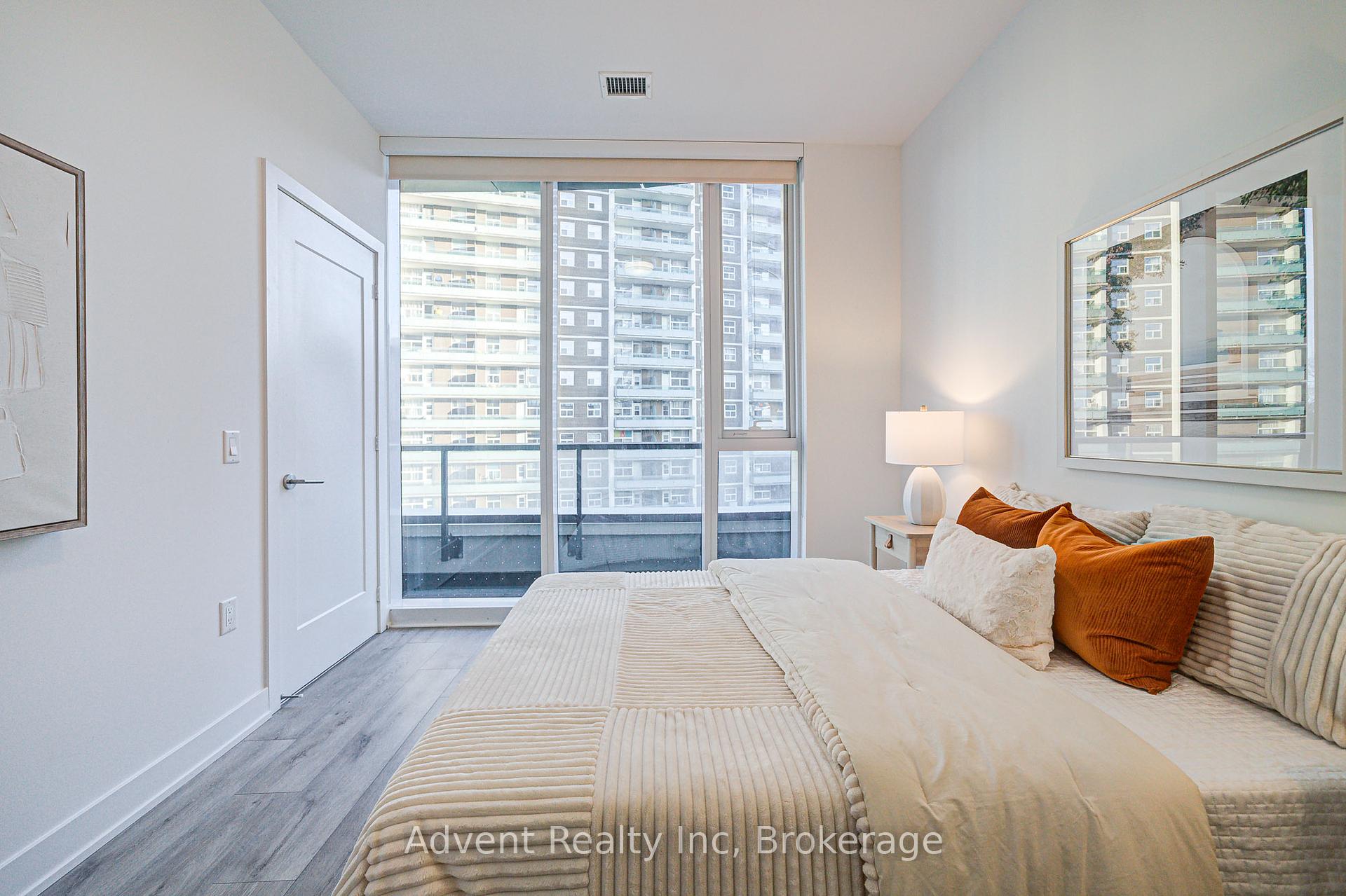2 Bedrooms Condo at 585 Bloor,  Toronto For sale