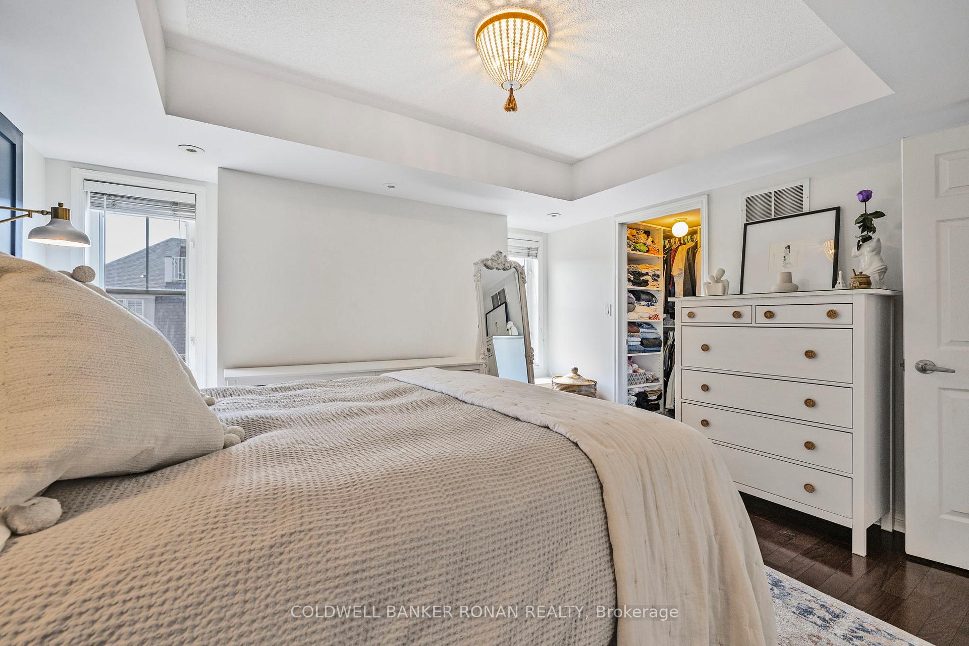 3 Bedrooms Condo at 600 Shoreline, Mississauga For sale