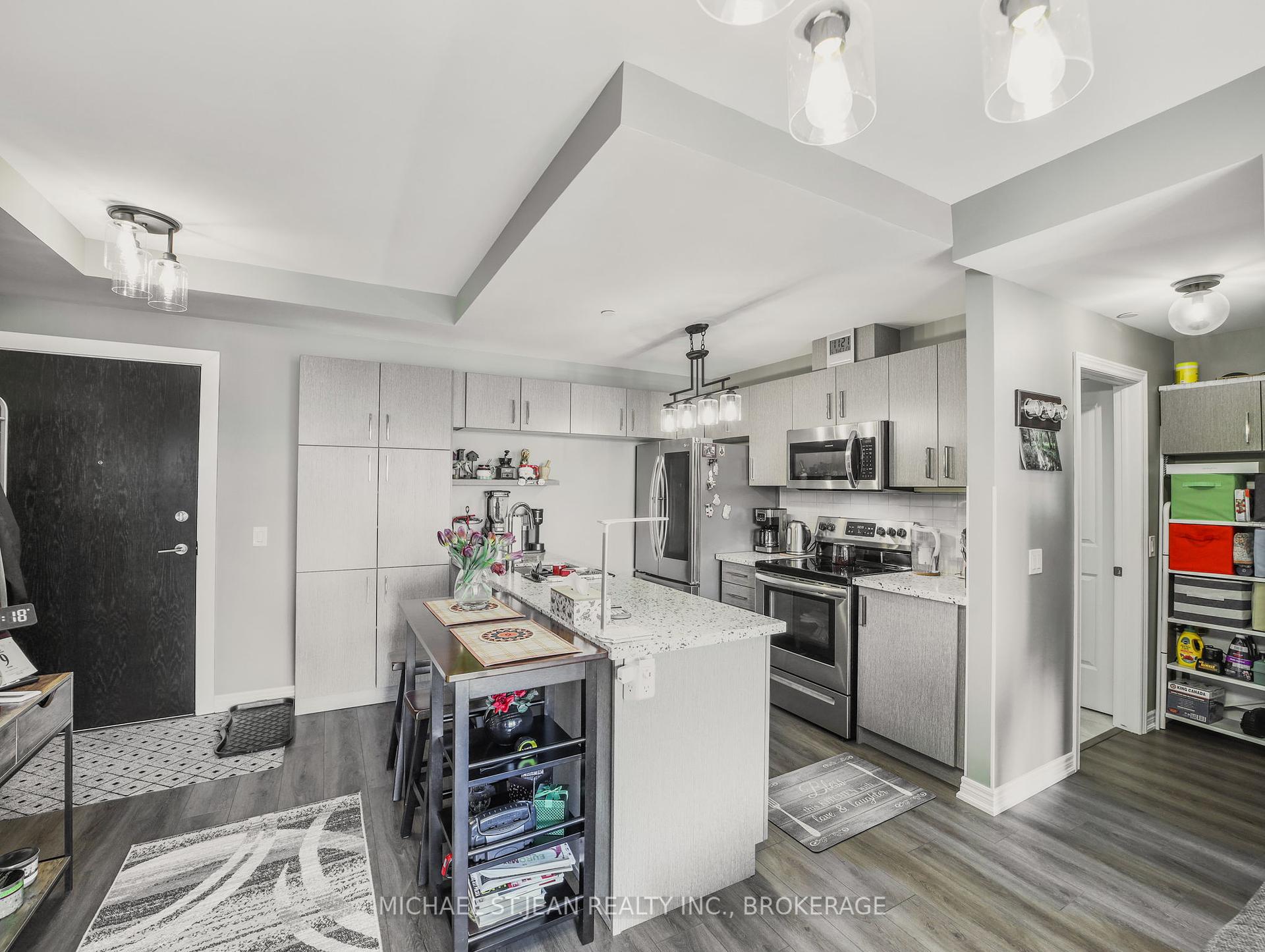 2 Bedrooms Condo at 2750 King,  Hamilton For sale