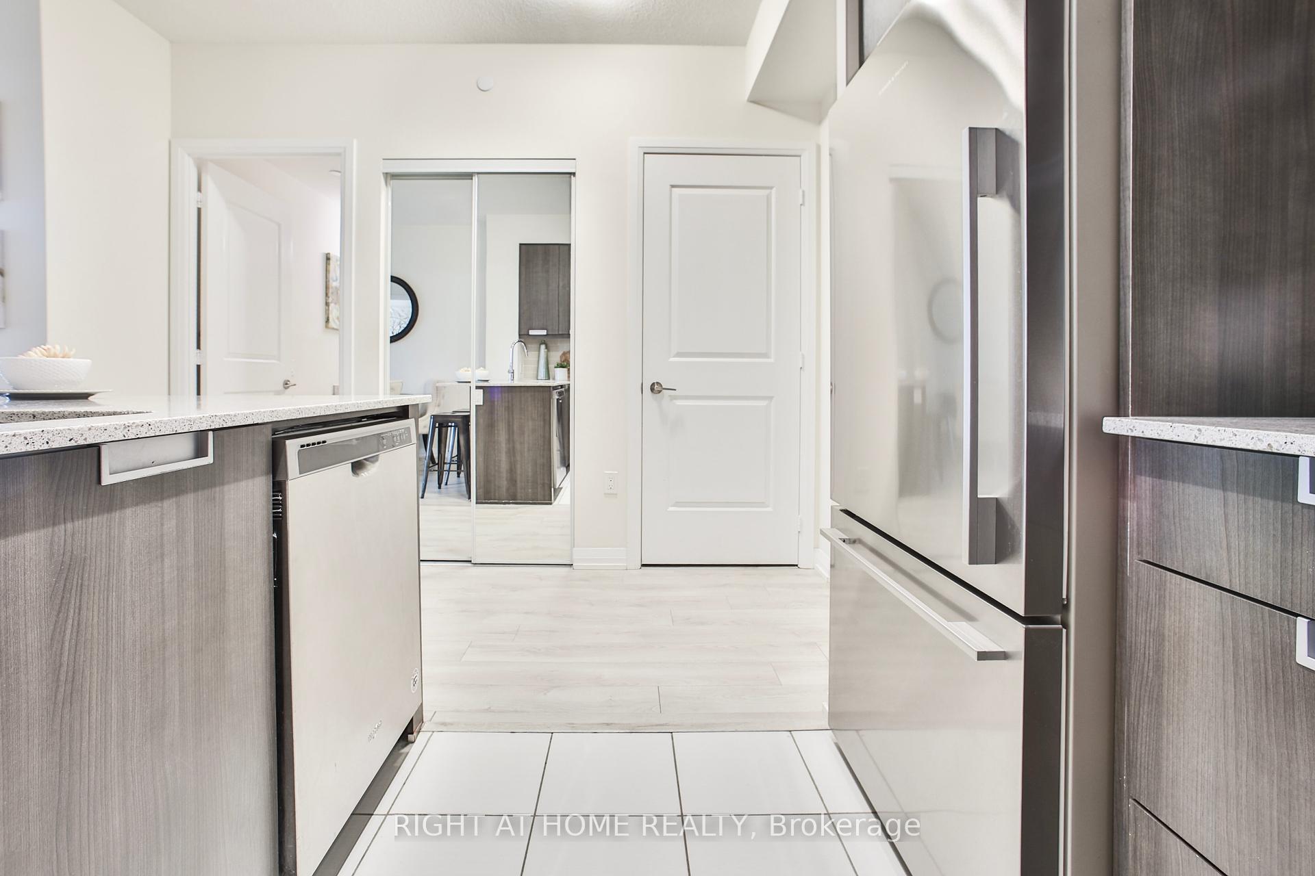 1 Bedroom Condo at 35 WATERGARDEN, Mississauga For sale