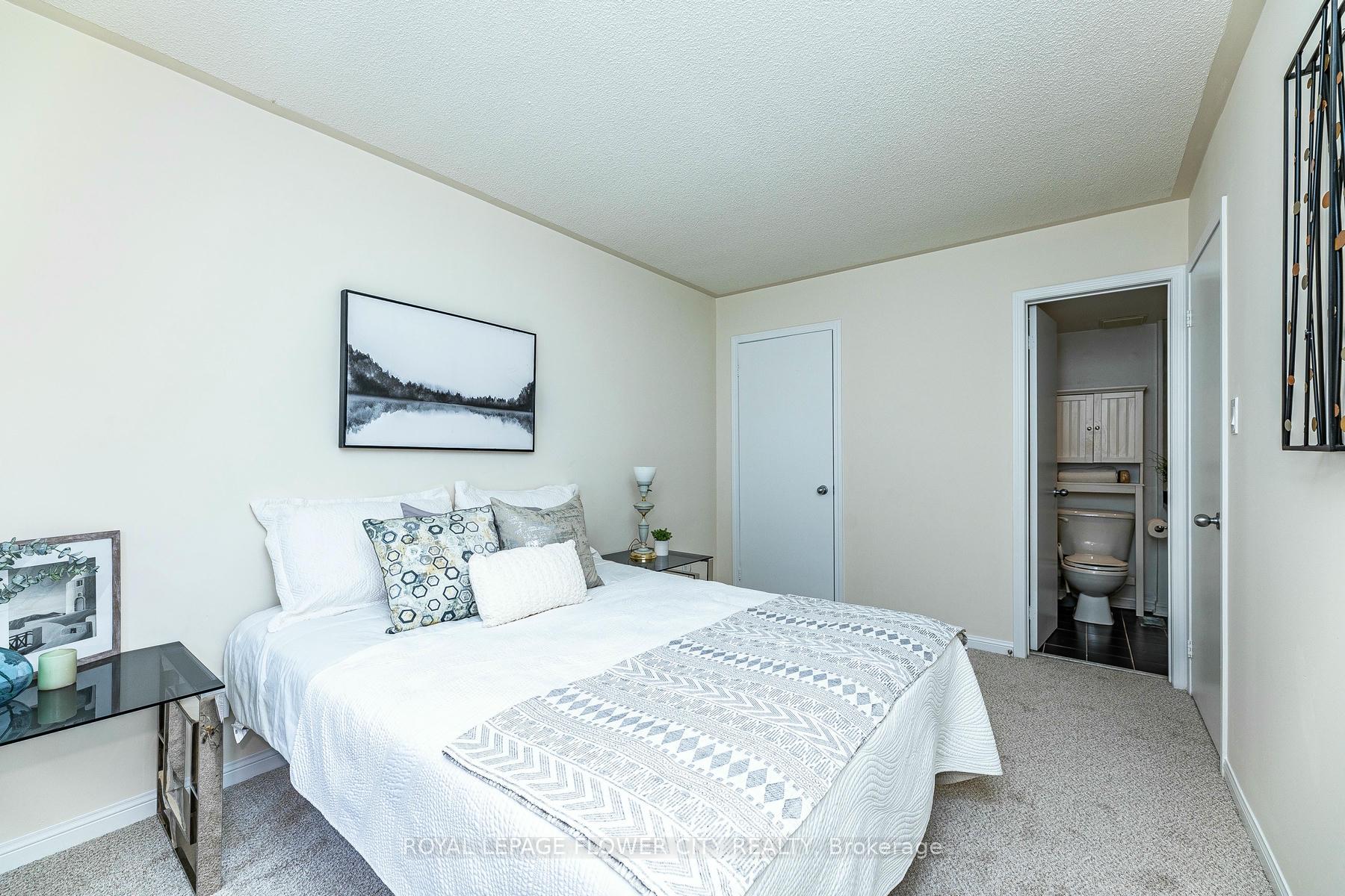 2 Bedrooms Condo at 11 Niagara,  Toronto For sale
