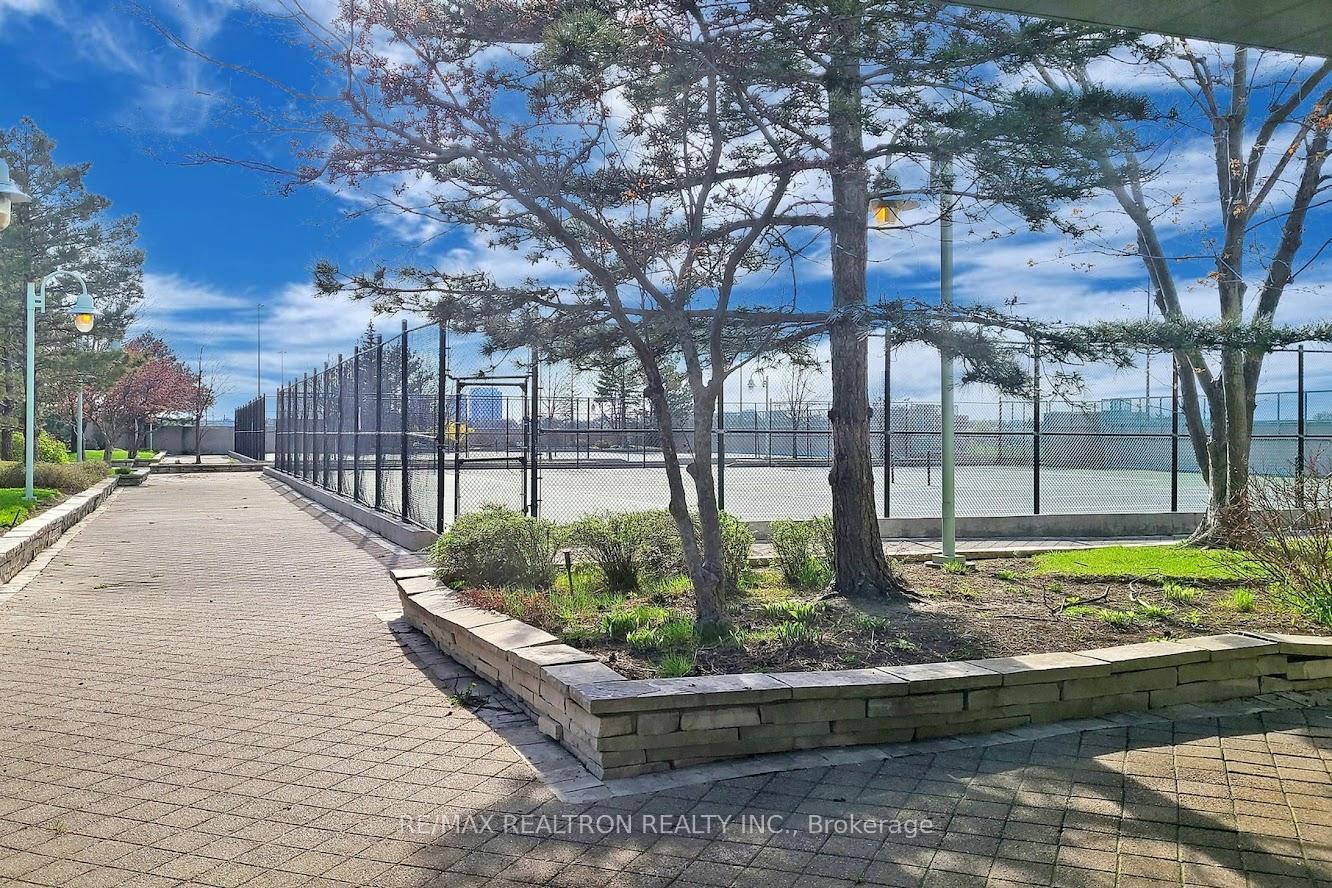 3 Bedrooms Condo at 68 Corporate, Toronto For sale