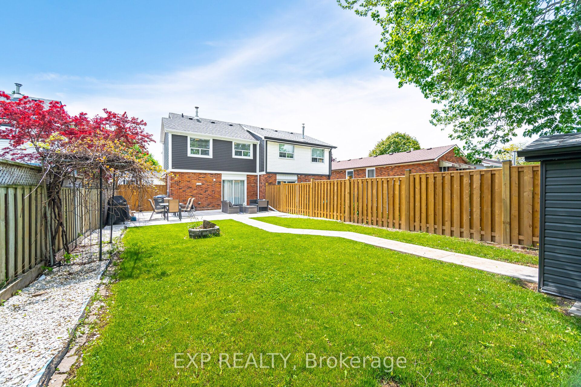 384 Daralea Heights
