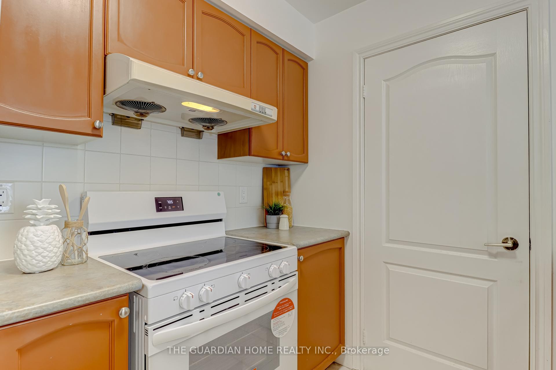 2 Bedrooms Condo at 50 Brian Harrison, Toronto For sale