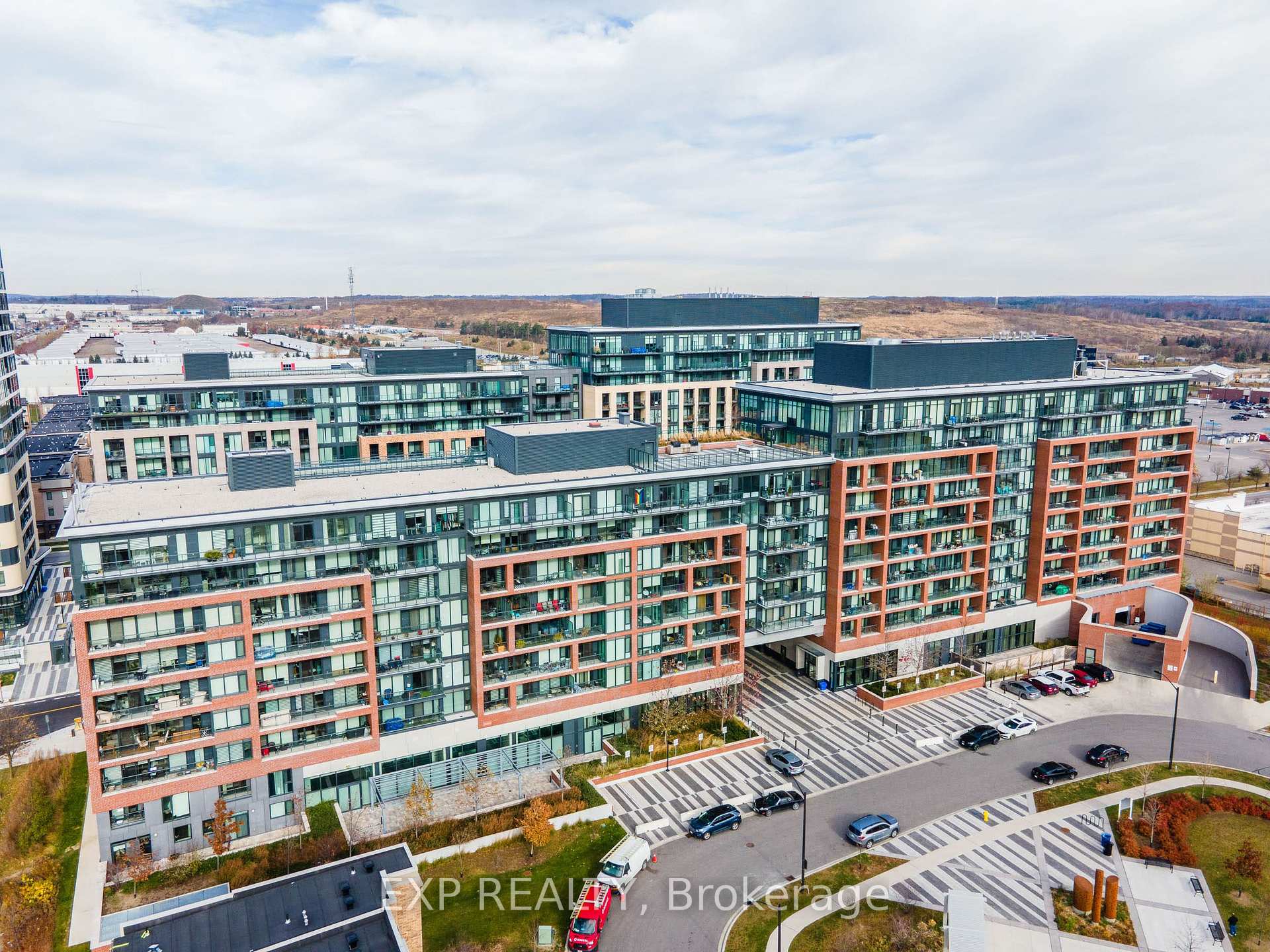 1 Bedroom Condo at 99 Eagle Rock, Vaughan For sale