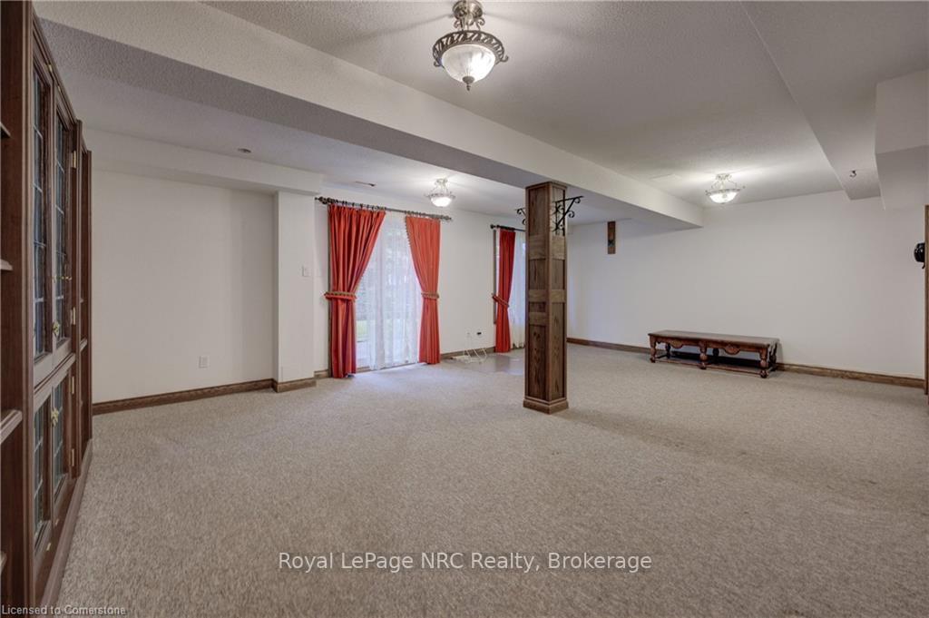 3 Bedrooms Condo at 120 Beddoe, Hamilton For sale