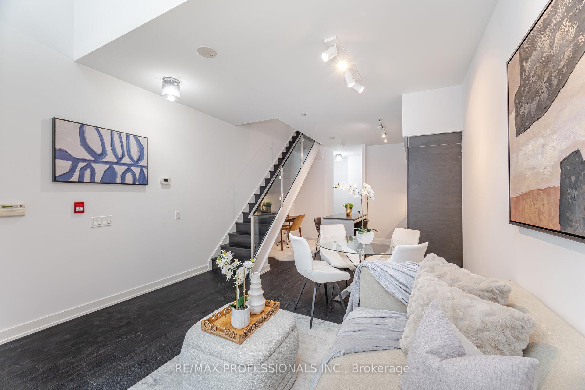 2 Bedrooms Condo at 1030 King, Toronto For sale