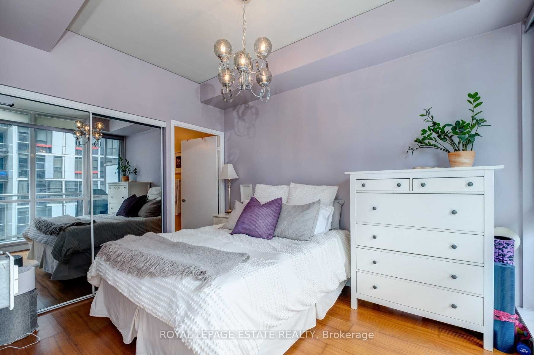 38 Niagara Street, #609