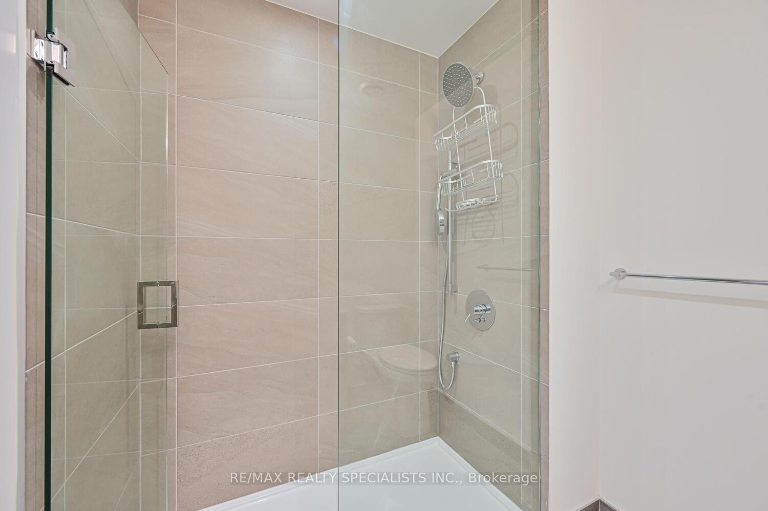 2 Bedrooms Condo at 5 BUTTERMILL, Vaughan For sale