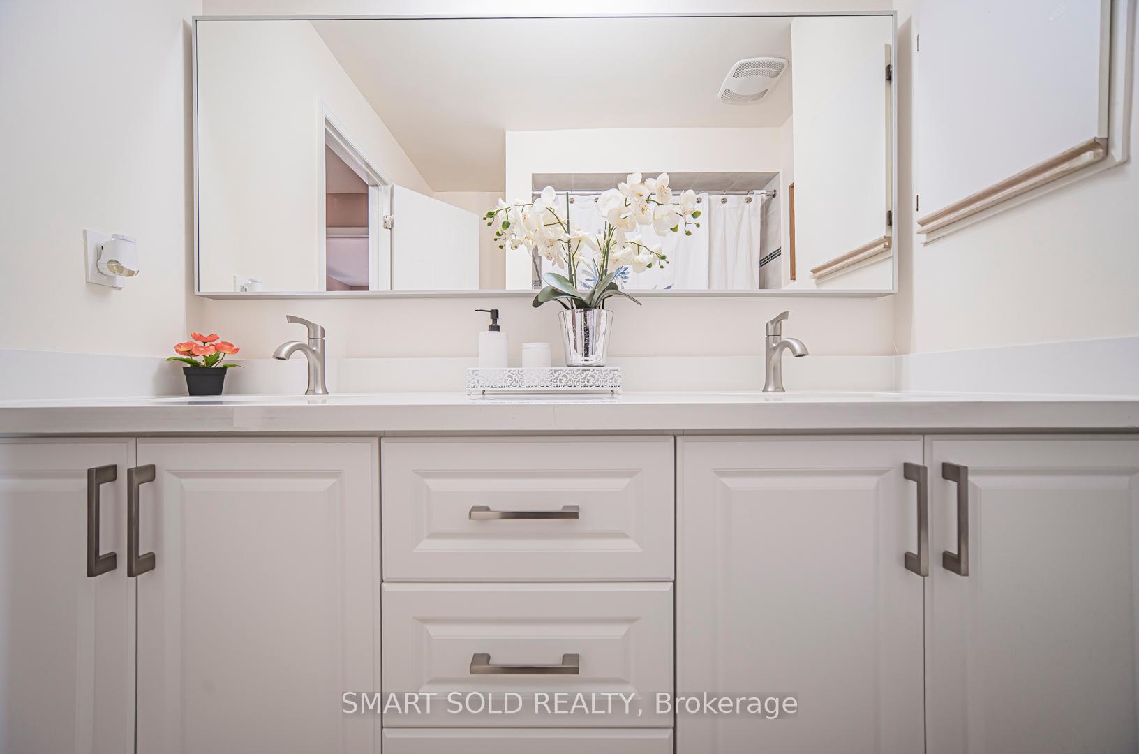 4 Bedrooms Condo at 3500 Brimley, Toronto For sale