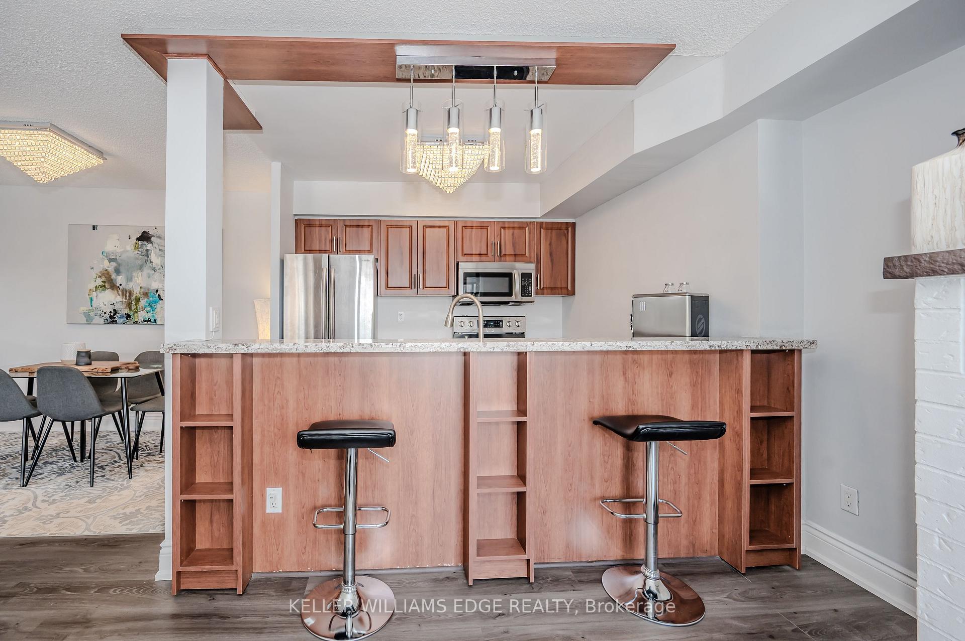 3 Bedrooms Condo at 1000 Cedarglen, Mississauga For sale