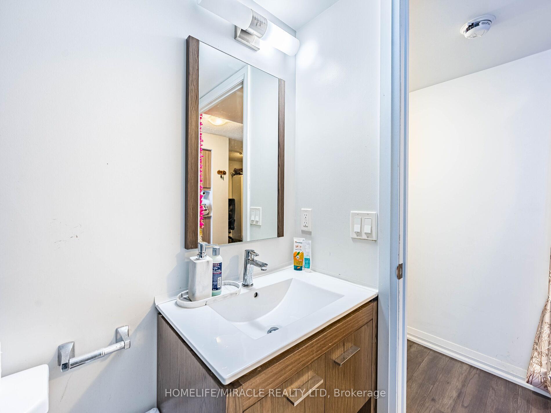 3 Bedrooms Condo at 30 Meadowglen, Toronto For sale