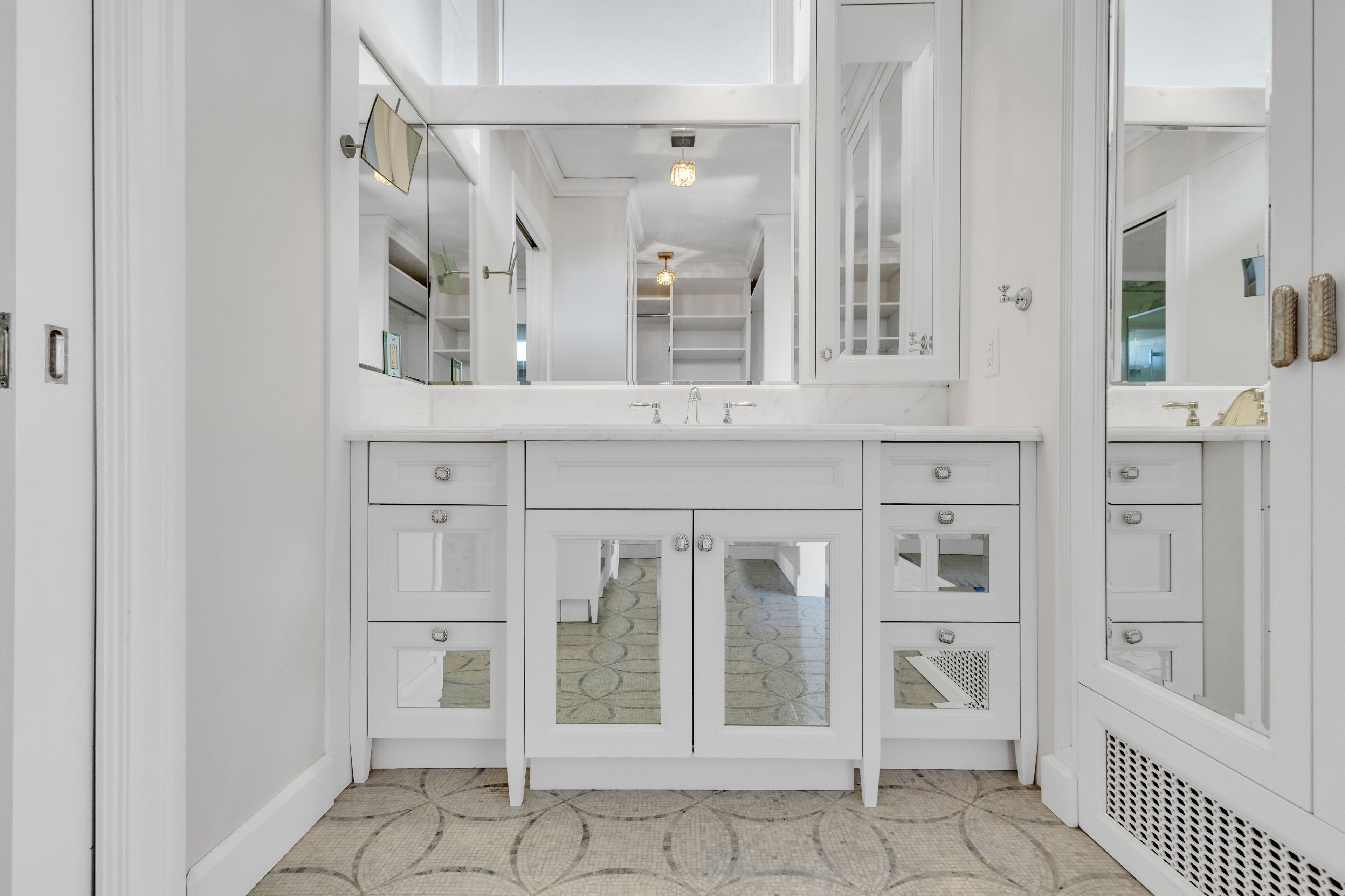 2600 Bathurst Street 801