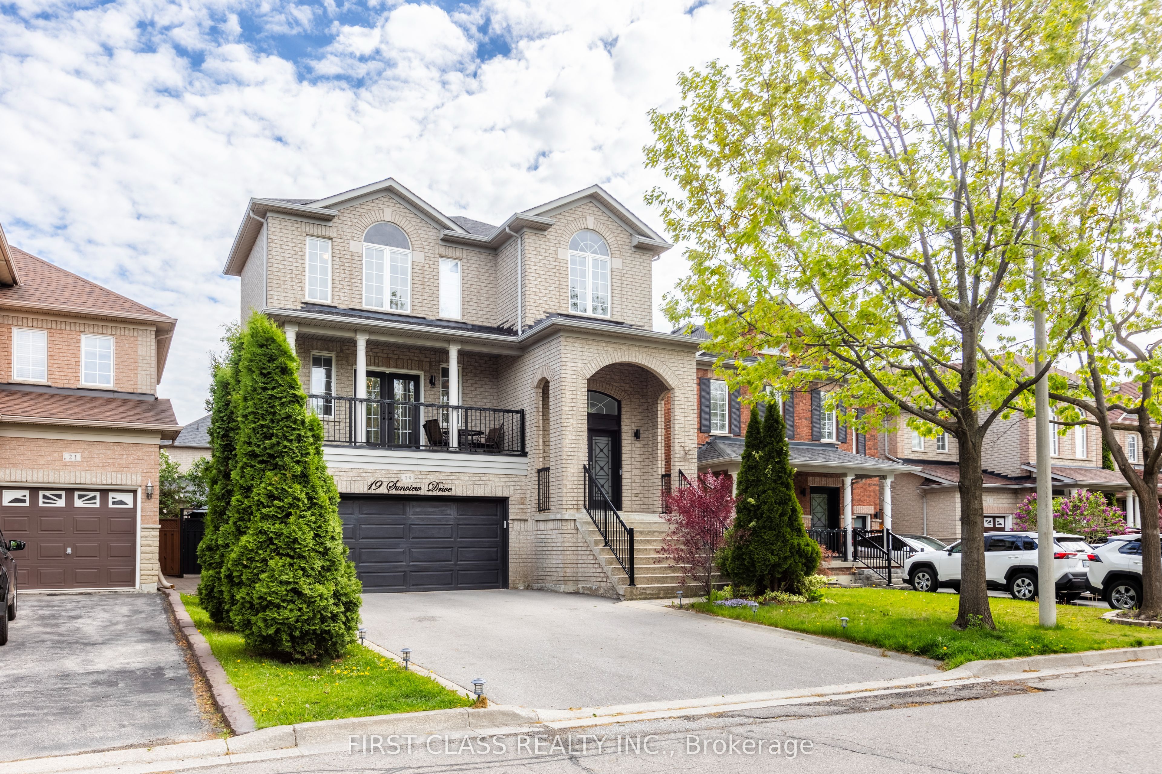 19 Sunview Drive, Vaughan, ON L4H 1Y4