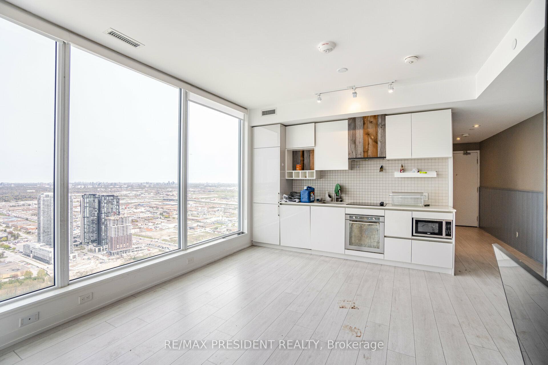 3 Bedrooms Condo at 5 Buttermill, Vaughan For sale