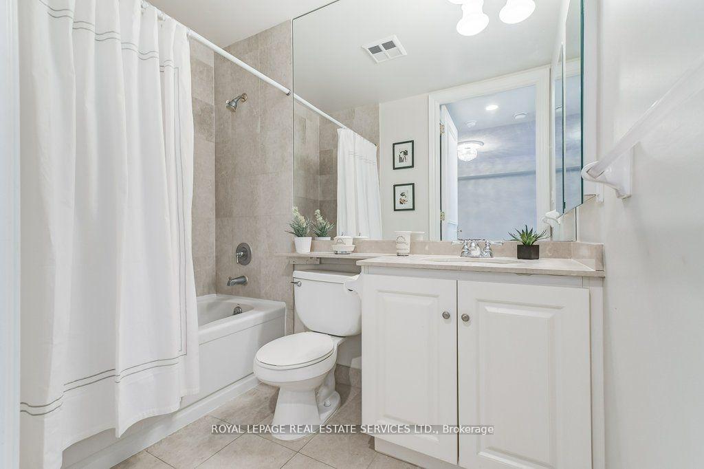 2 Bedrooms Condo at 10 Old York Mills, Toronto For sale