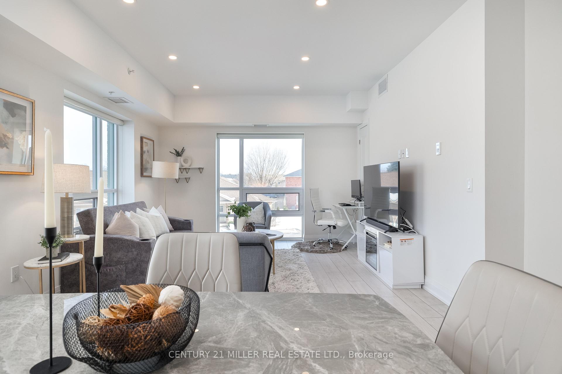 2 Bedrooms Condo at 4040 Upper Middle, Burlington For sale