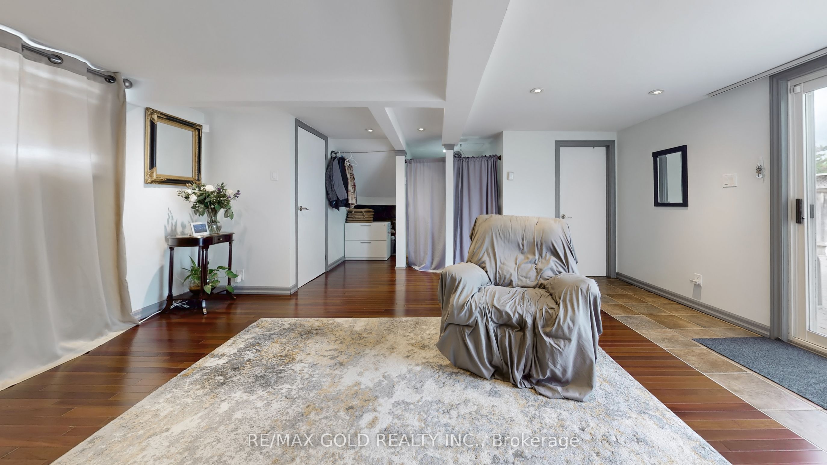 12 Homer Square