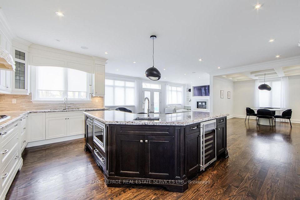 21A Roycrest