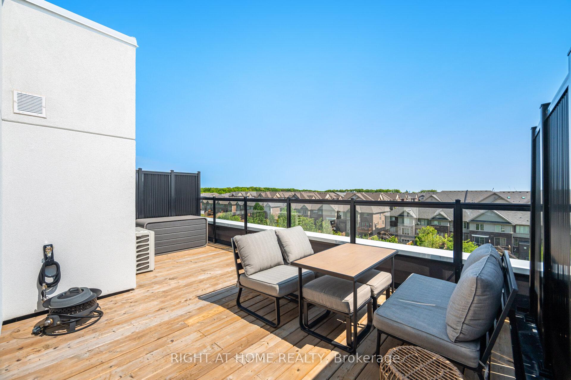 2 Bedrooms Condo at 349 Wheat Boom, Oakville For sale