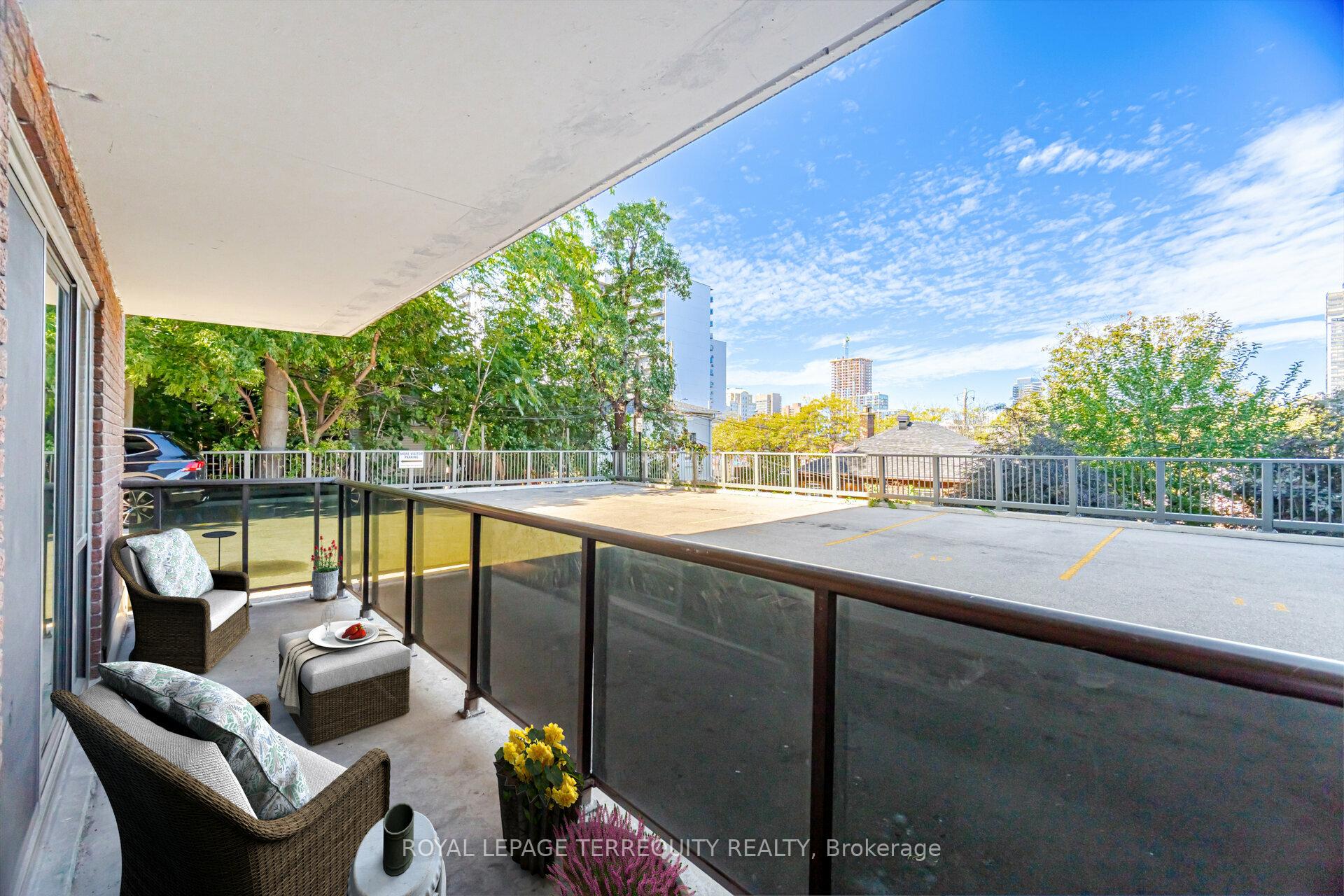 2 Bedrooms Condo at 81 Charlton, Hamilton For sale
