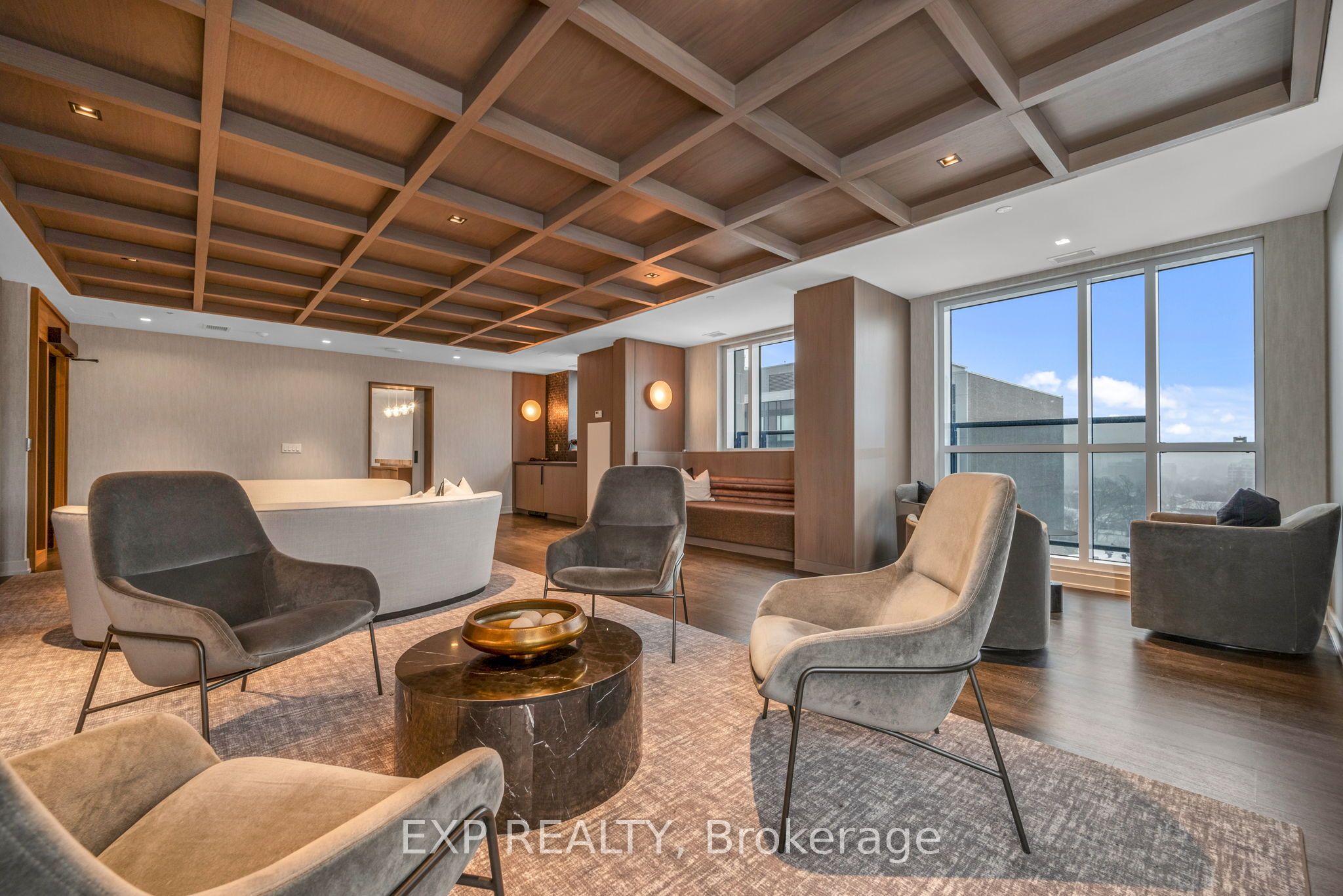 560 Rideau Street, #421