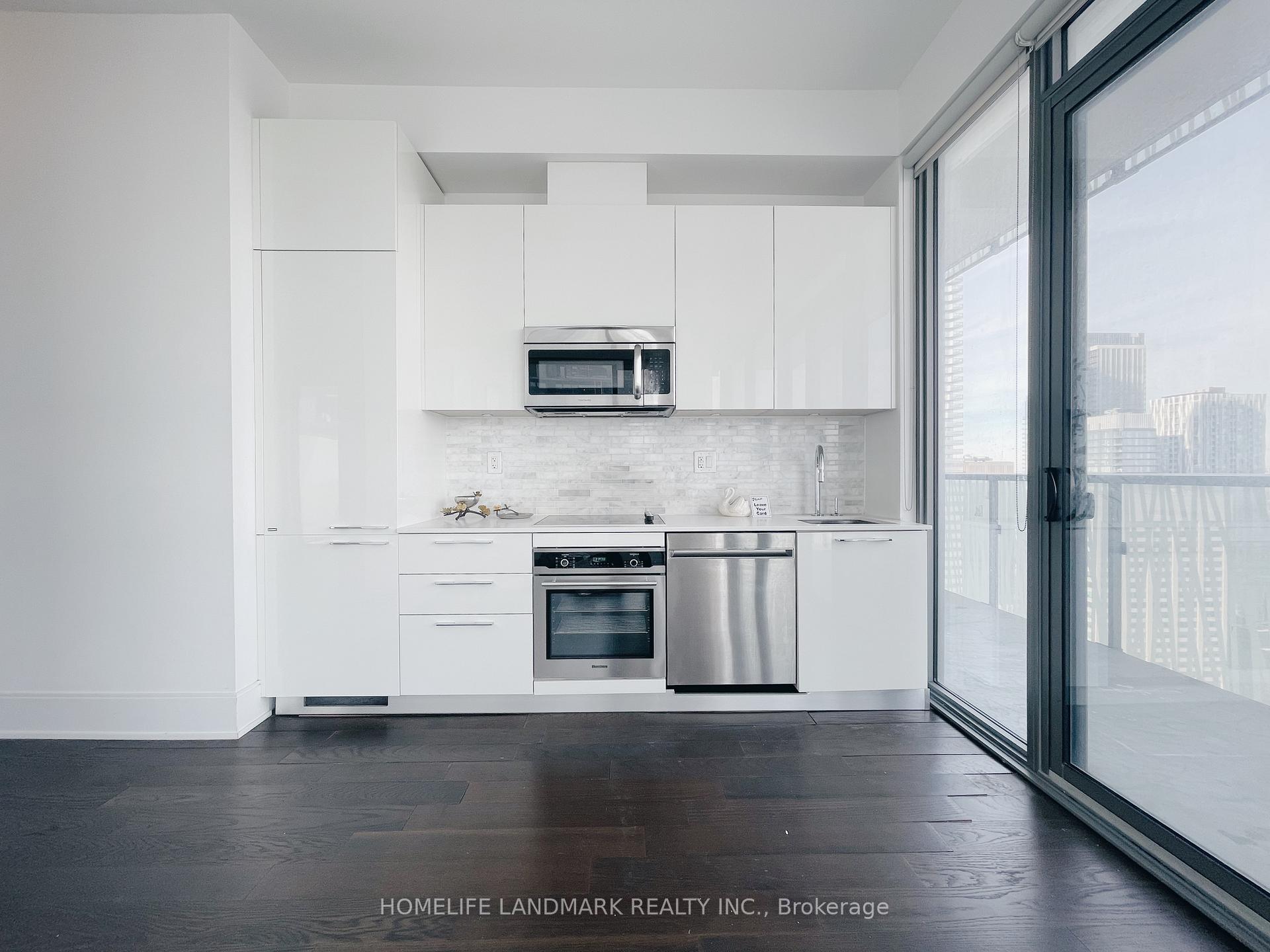 3 Bedrooms Condo at 50 Charles, Toronto For sale