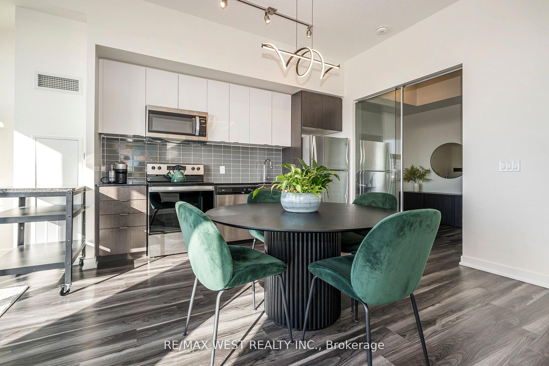 2 Bedrooms Condo at 859 The Queensway, Toronto For sale