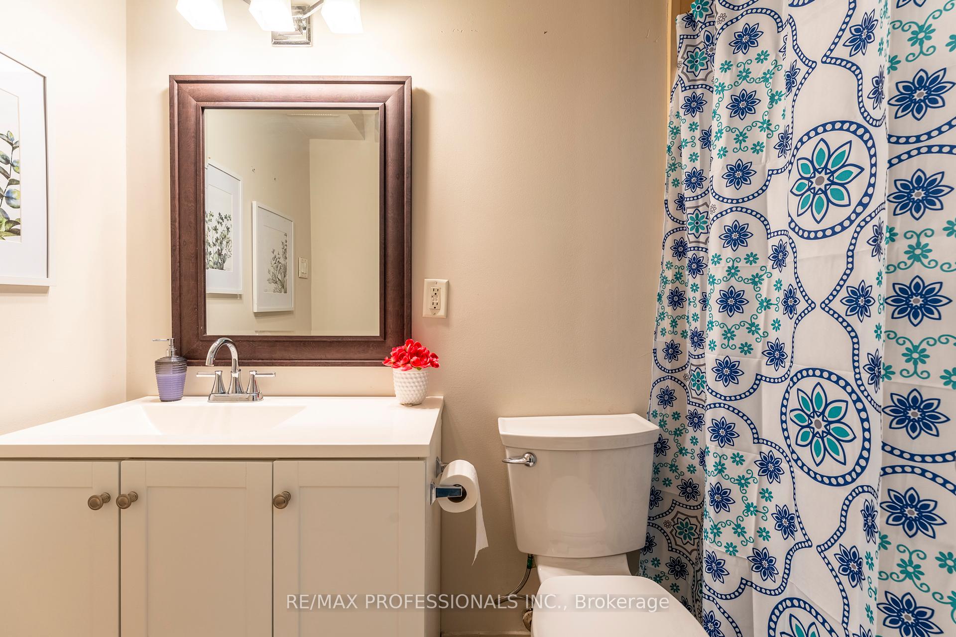 3 Bedrooms Condo at 2095 Roche,  Mississauga For sale