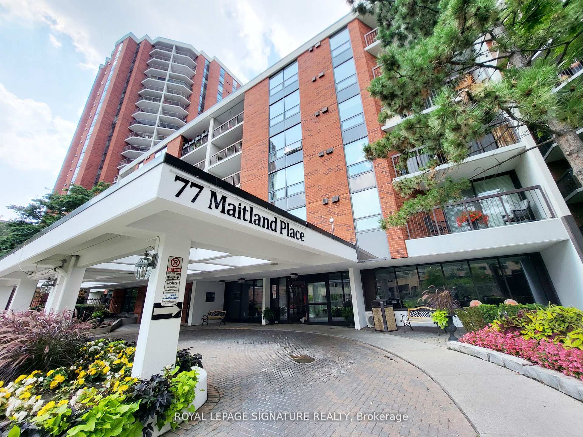 2 Bedrooms Condo at 77 Maitland, Toronto For sale