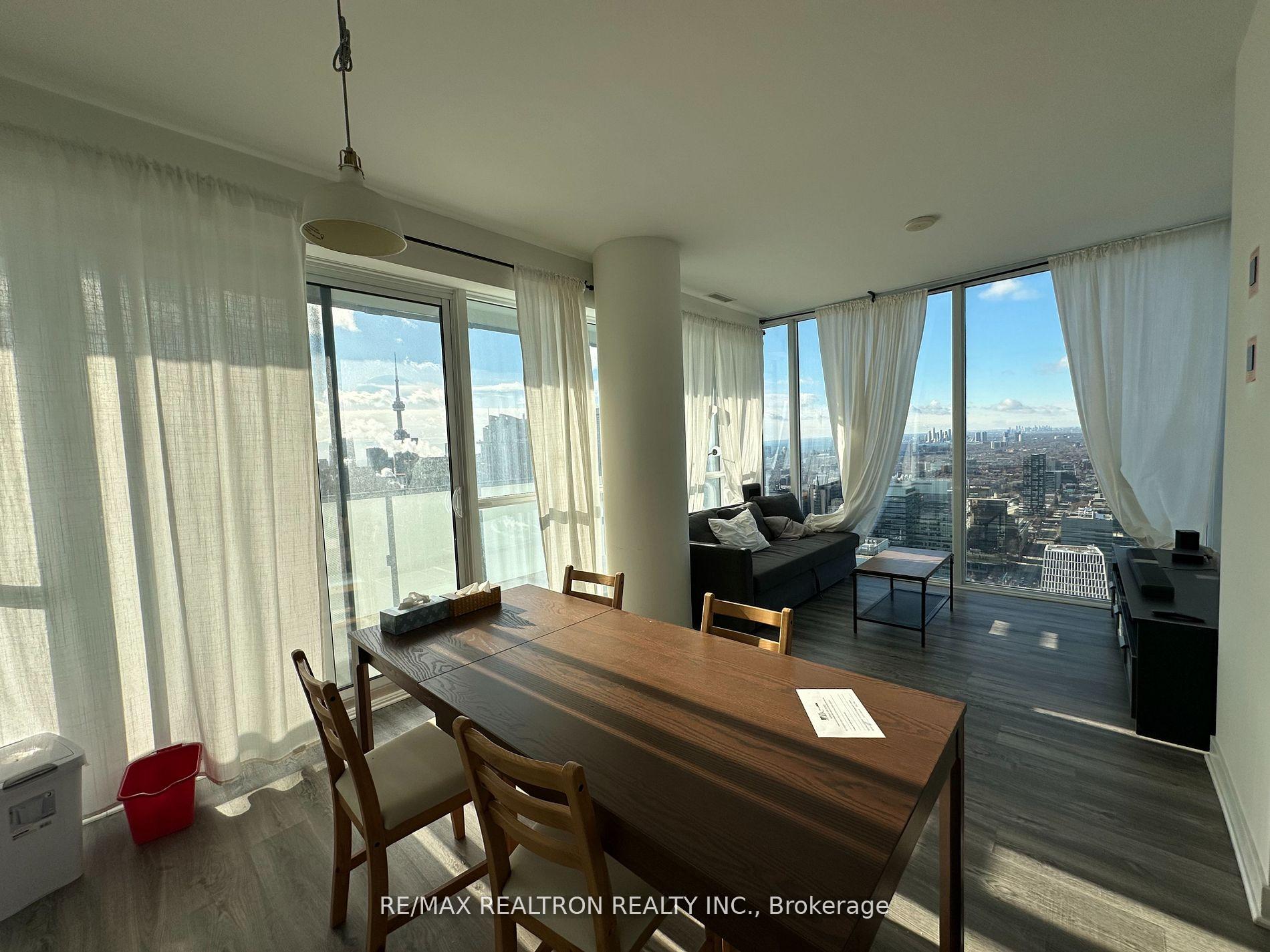 3 Bedrooms Condo at 15 Grenville,  Toronto For sale
