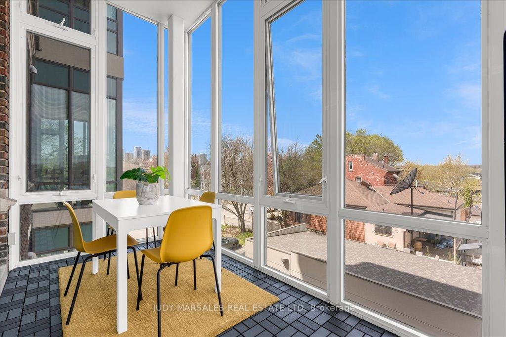 2 Bedrooms Condo at 50 Murray,  Hamilton For sale