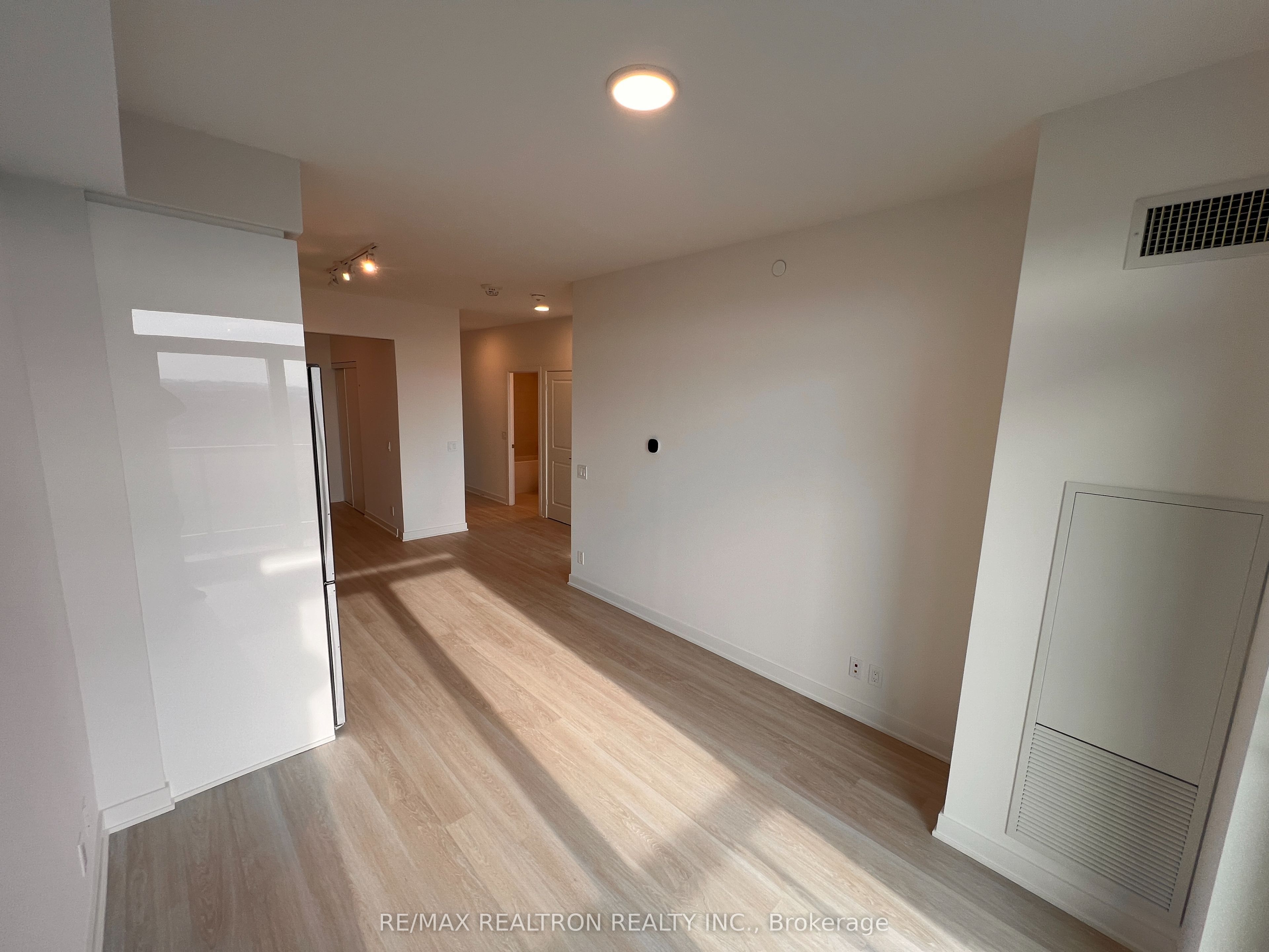 #A1603 - 30 Upper Mall Way, Vaughan, ON L4J 0L7