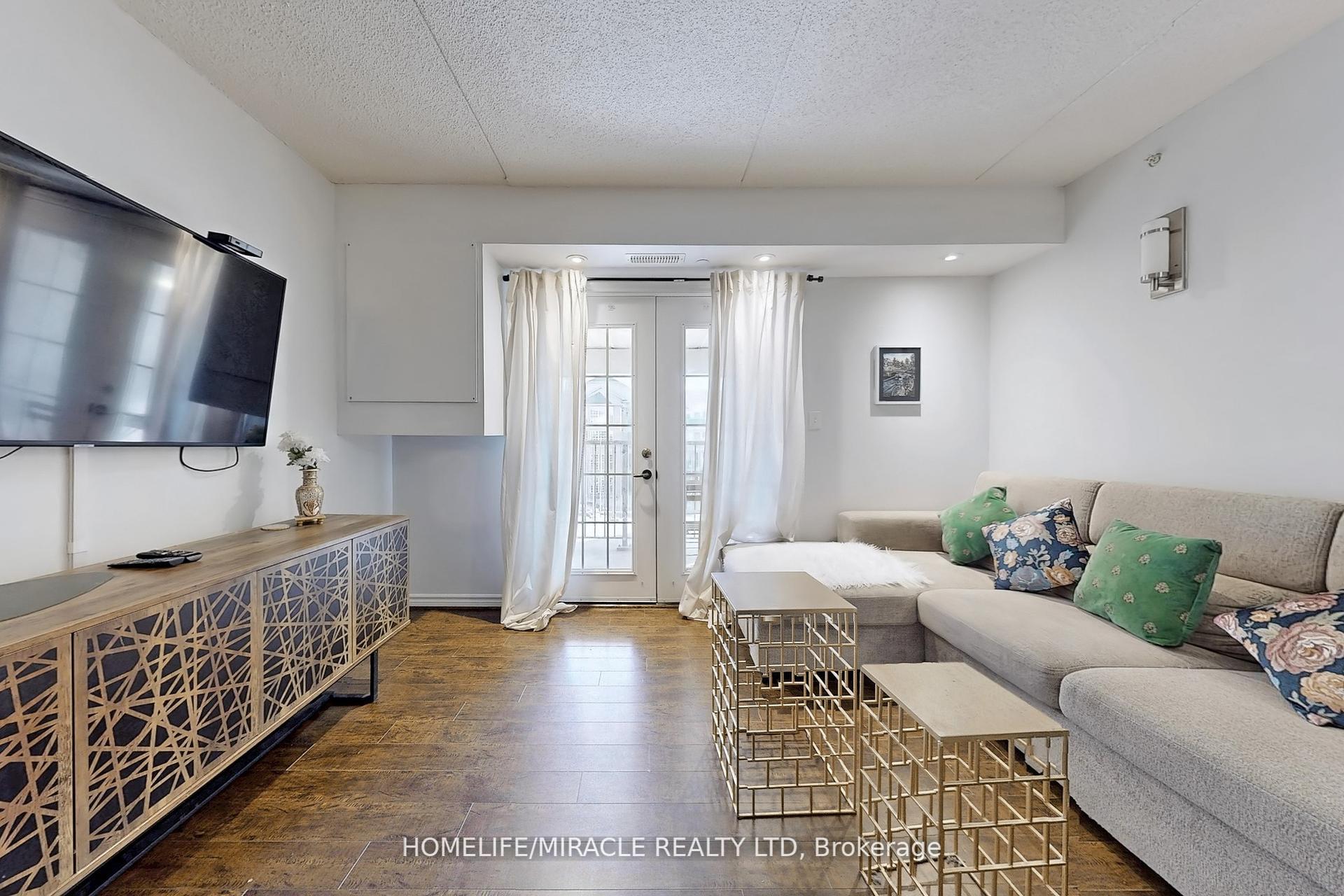 2 Bedrooms Condo at 1440 Bishops, Oakville For sale