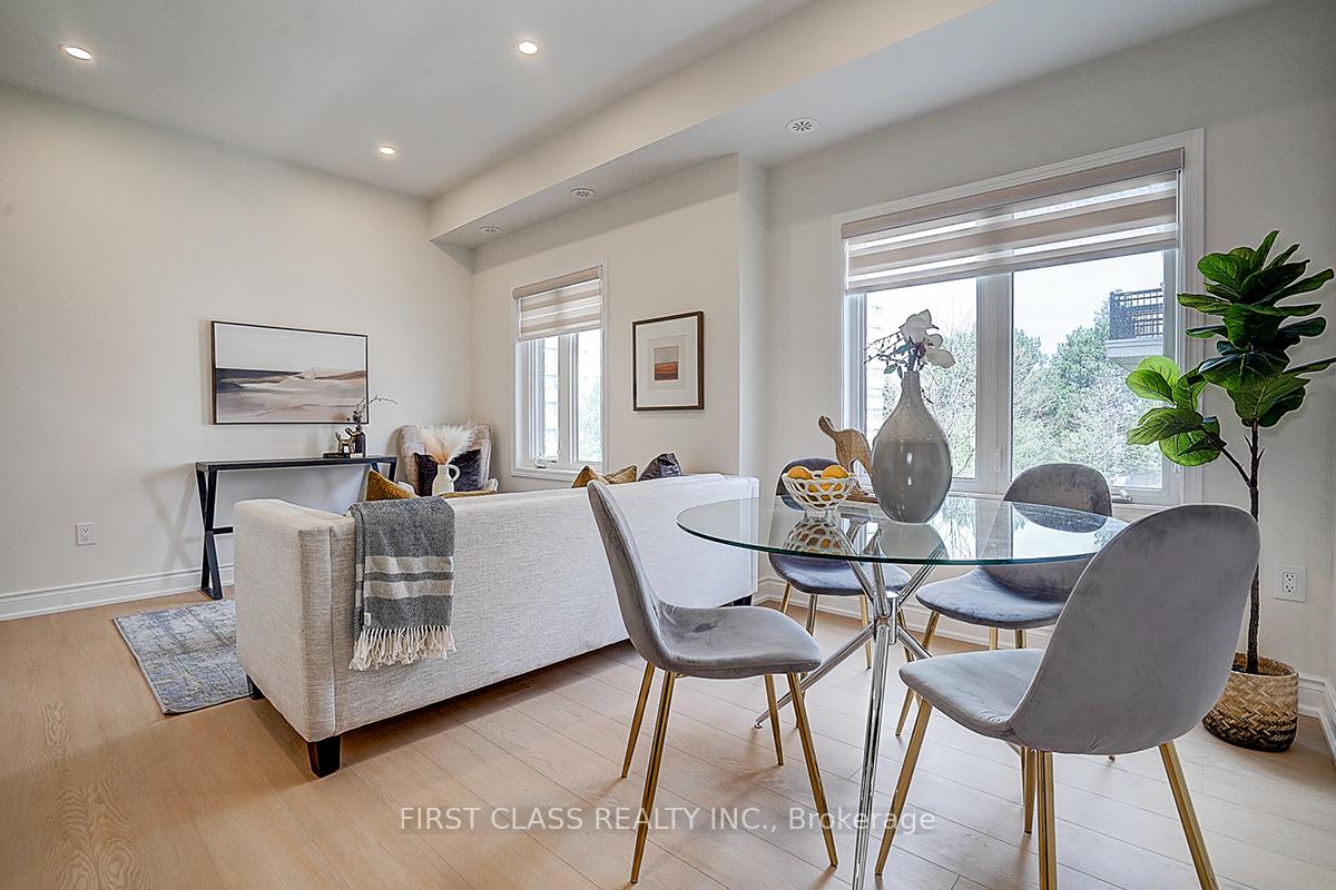 3 Bedrooms Condo at 17 Coneflower,  Toronto For sale
