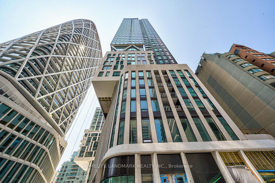 238 Simcoe