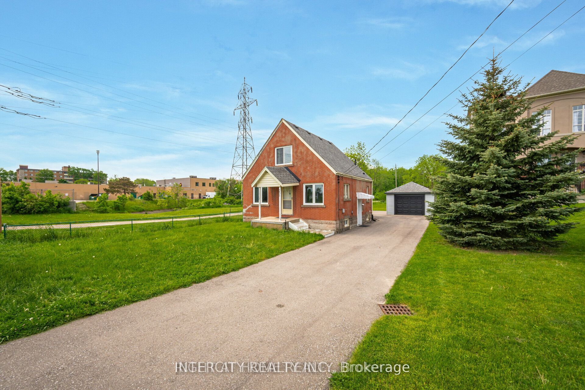 231 Lawrence Avenue, Kitchener, ON N2M 1Y3