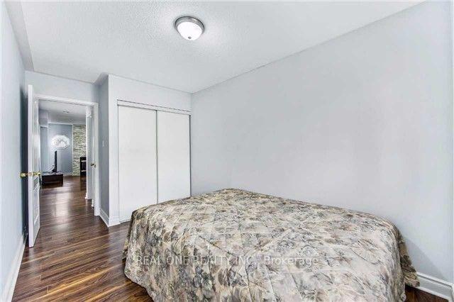 3 Bedrooms Condo at 1292 Sherwood Mills,  Mississauga For sale