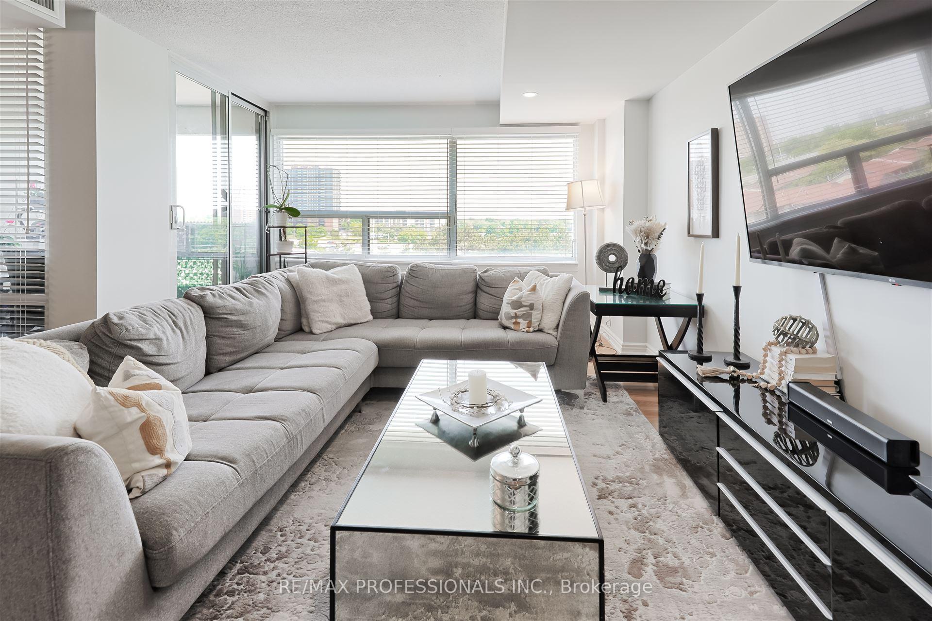 3 Bedrooms Condo at 475 The West Mall, Toronto For sale