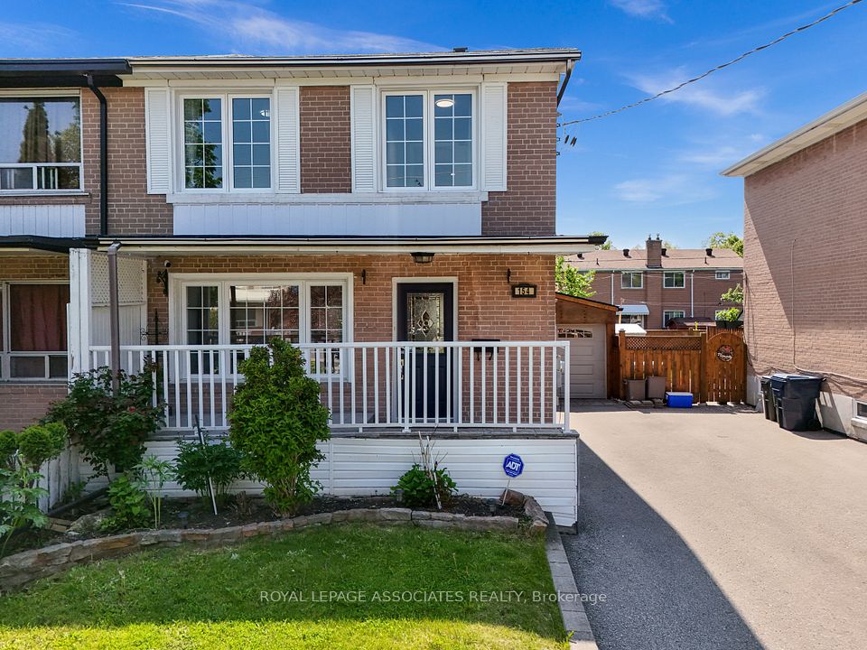 154 Vauxhall Drive, Toronto, ON M1P 1R4