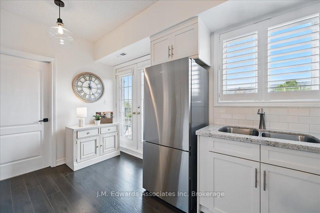 2 Bedrooms Condo at 4006 Kilmer, Burlington For sale