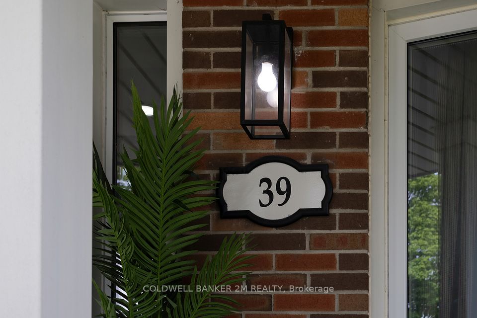 39 Seneca Avenue, Oshawa, ON L1G 3V3