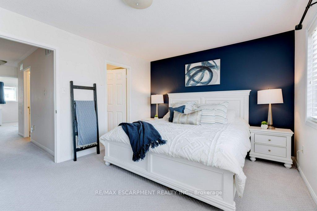 4 Bedrooms Condo at 5090 Fairview, Burlington For sale