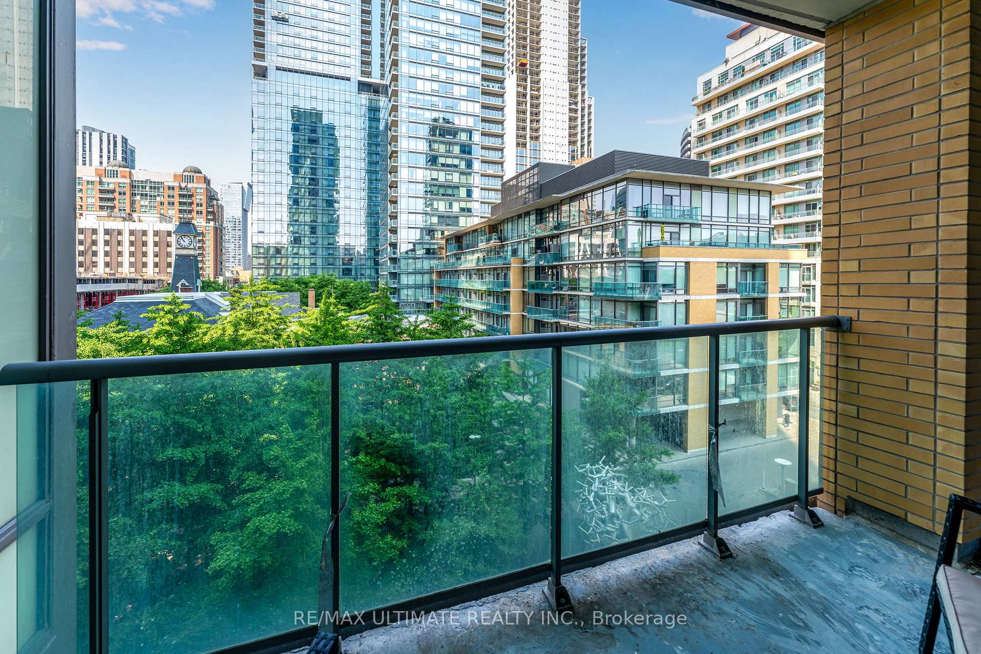 2 Bedrooms Condo at 18 Yorkville, Toronto For sale