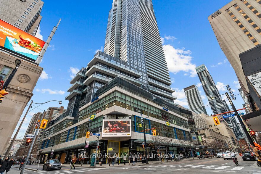 384 Yonge